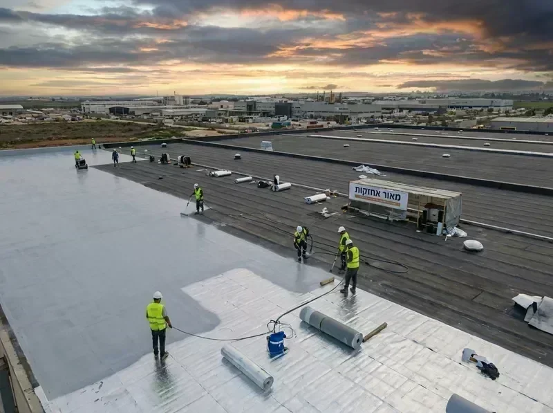 איטום גג מפעל תעשייתי עם בידוד תרמי